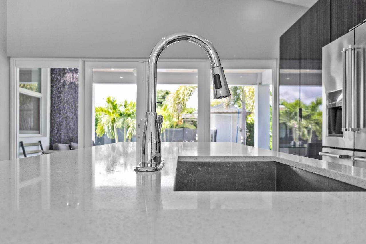 Апартаменты Luxury House 4 Beds Heated Pool W Jaccuzzi North Bay Village Экстерьер фото