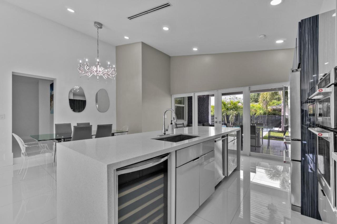 Апартаменты Luxury House 4 Beds Heated Pool W Jaccuzzi North Bay Village Экстерьер фото